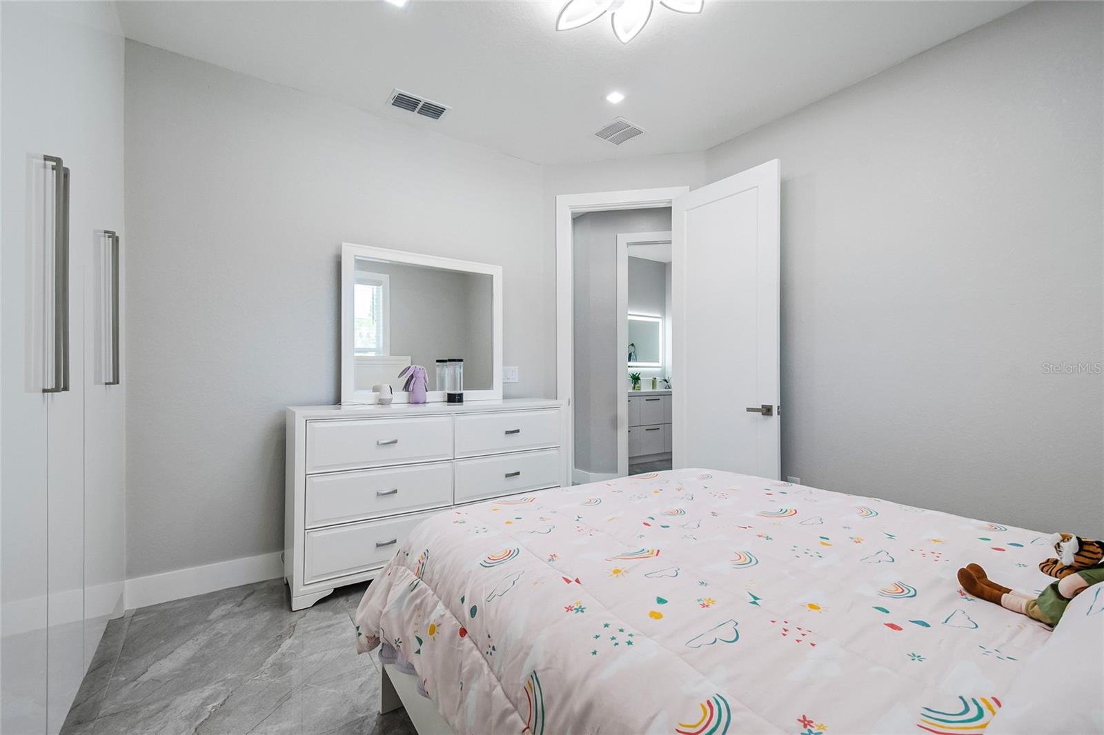 WALK IN WATER LAKE ESTATES PH 01 - Residential