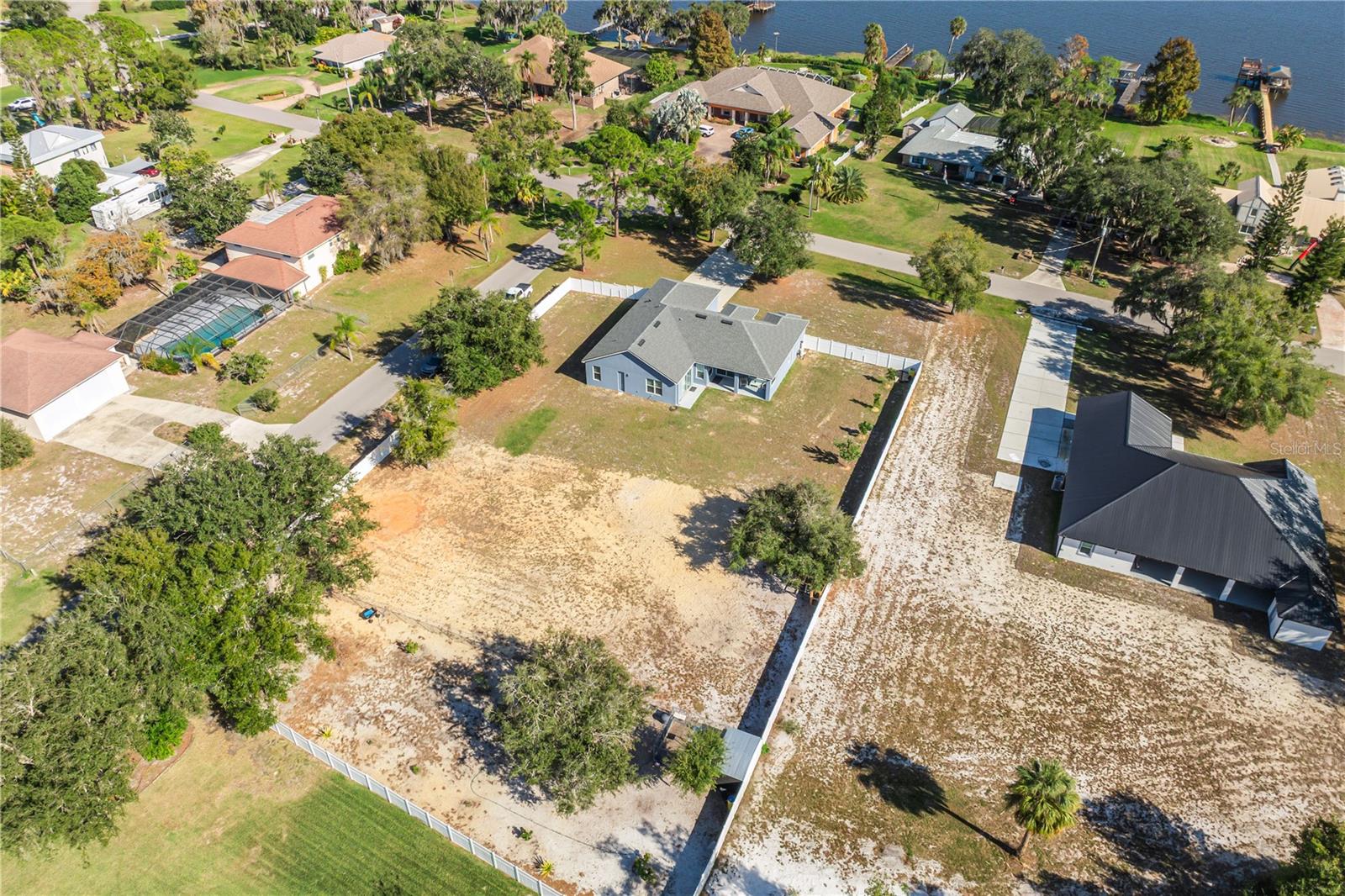 WALK IN WATER LAKE ESTATES PH 01 - Residential