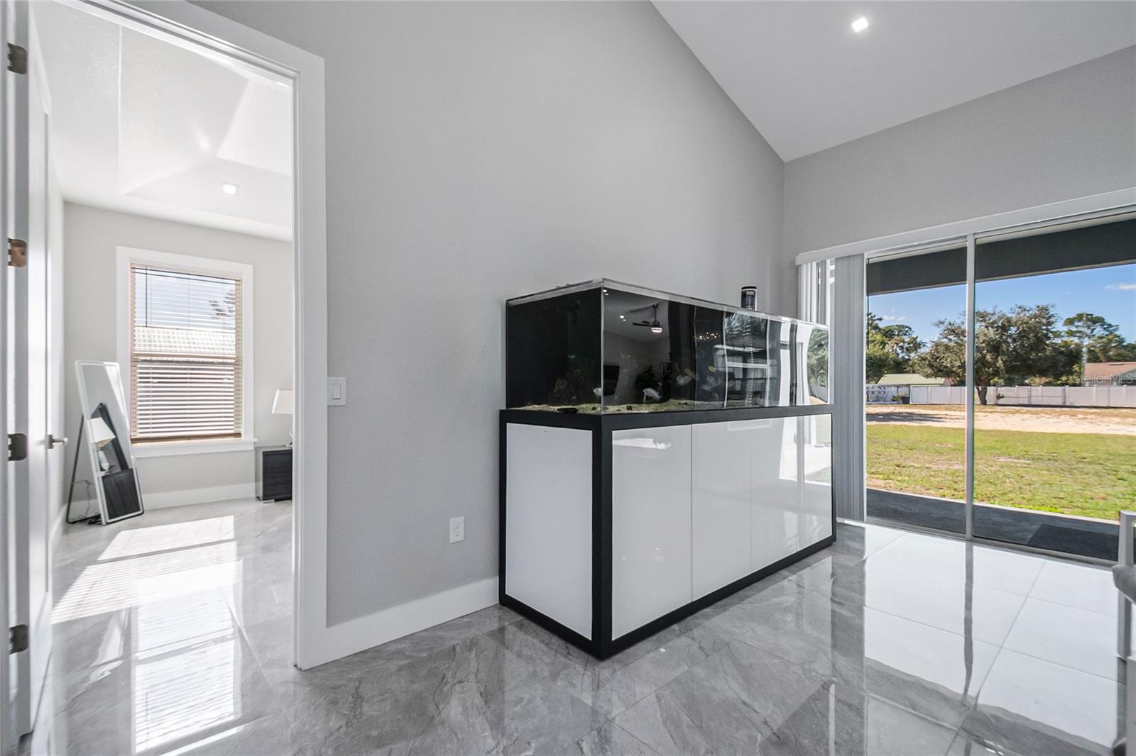 WALK IN WATER LAKE ESTATES PH 01 - Residential