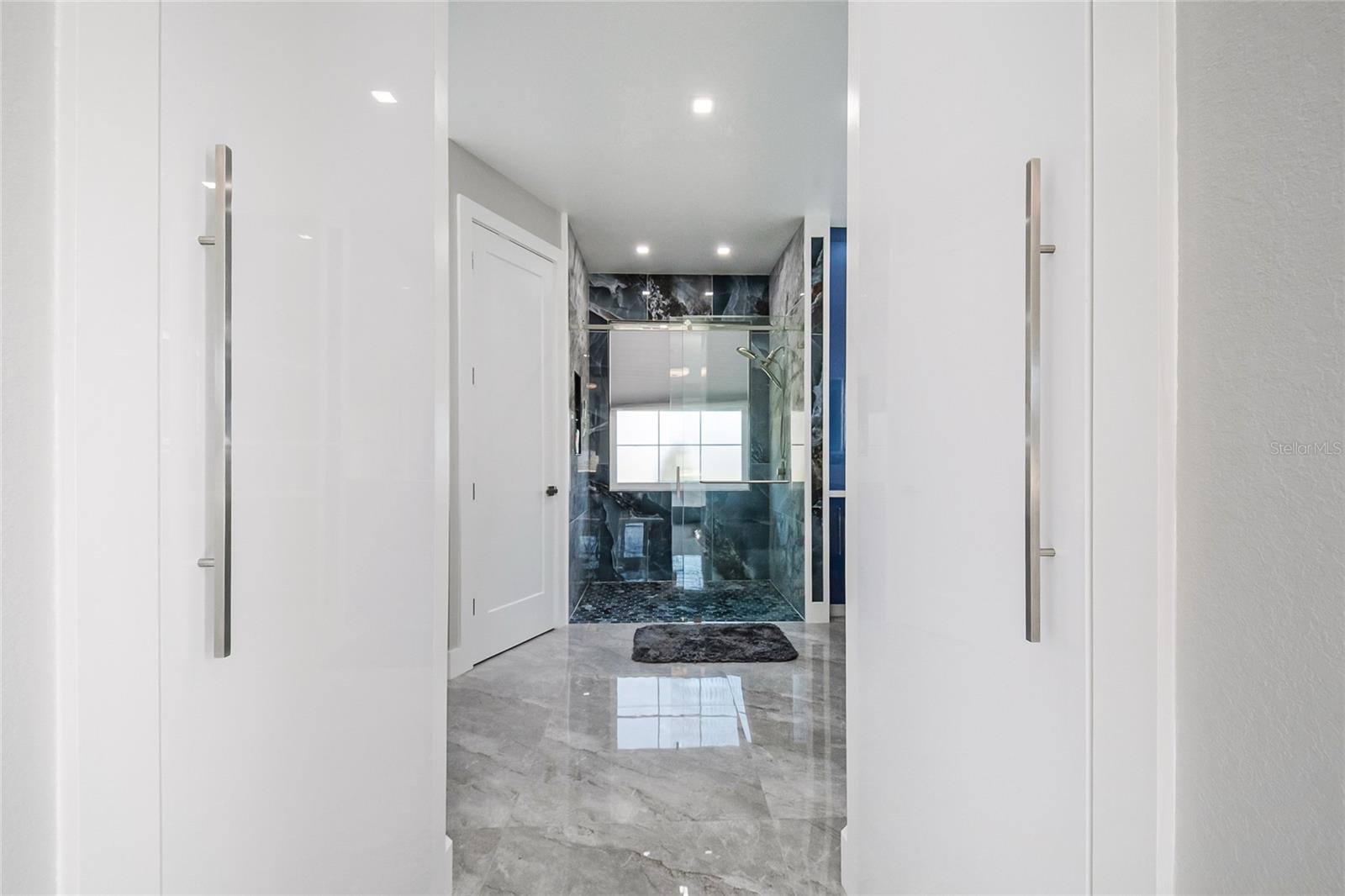 WALK IN WATER LAKE ESTATES PH 01 - Residential