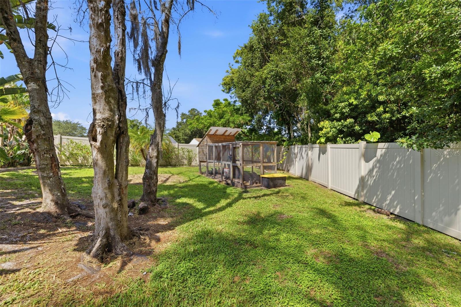 COUNTRY RUN UNIT 1 - Residential