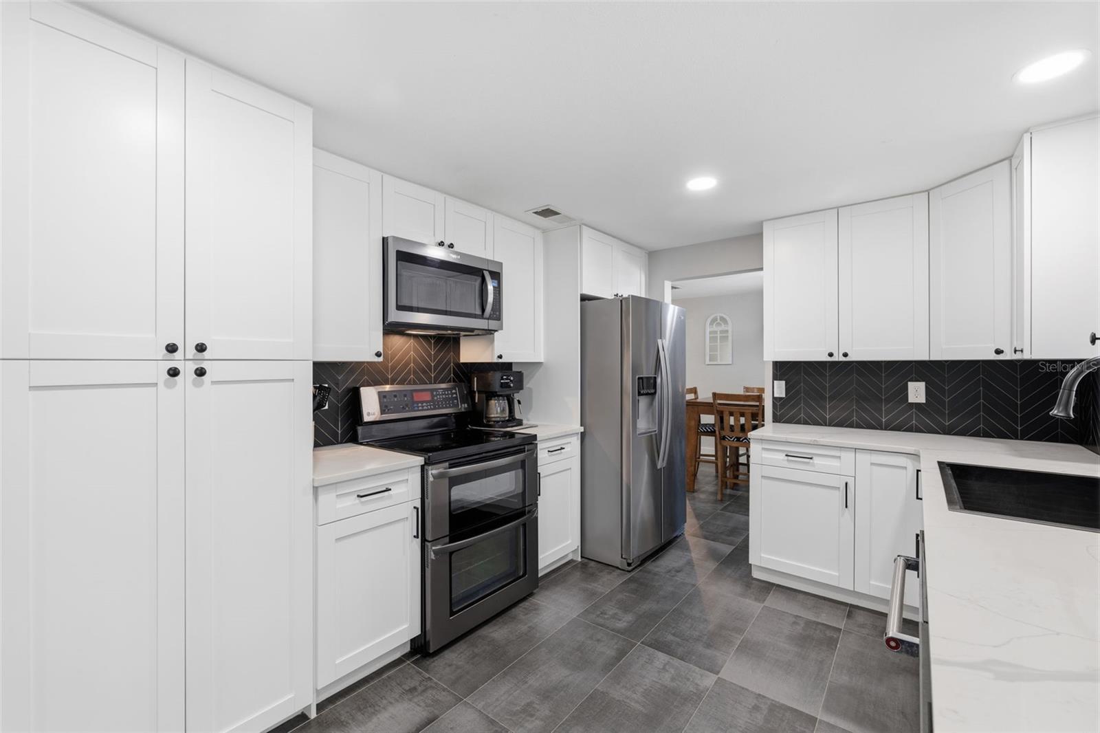 COUNTRY RUN UNIT 1 - Residential