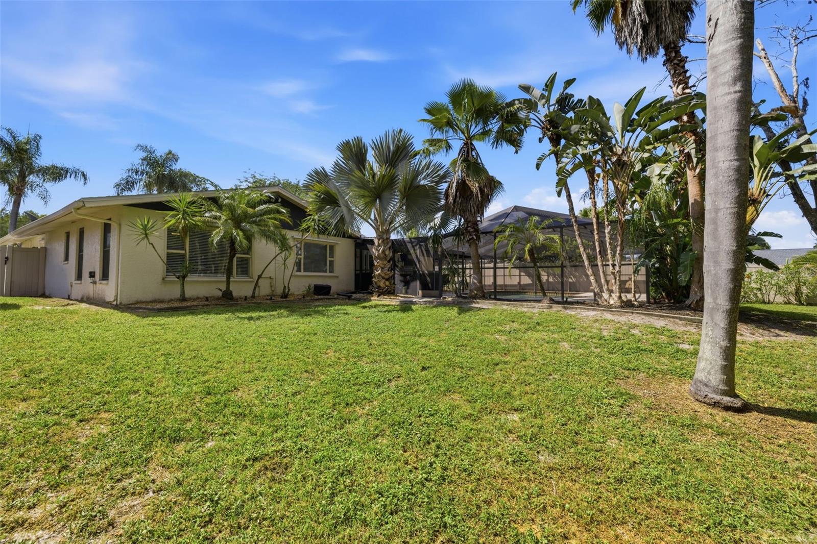 COUNTRY RUN UNIT 1 - Residential