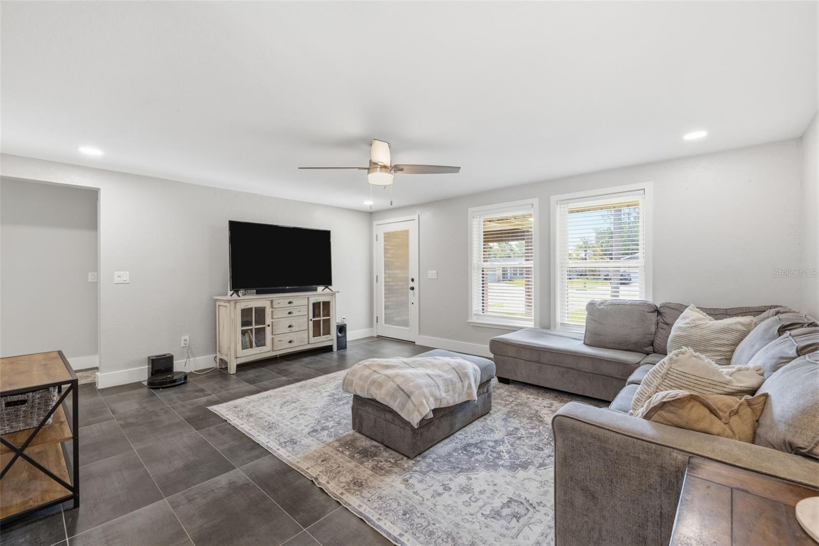 COUNTRY RUN UNIT 1 - Residential