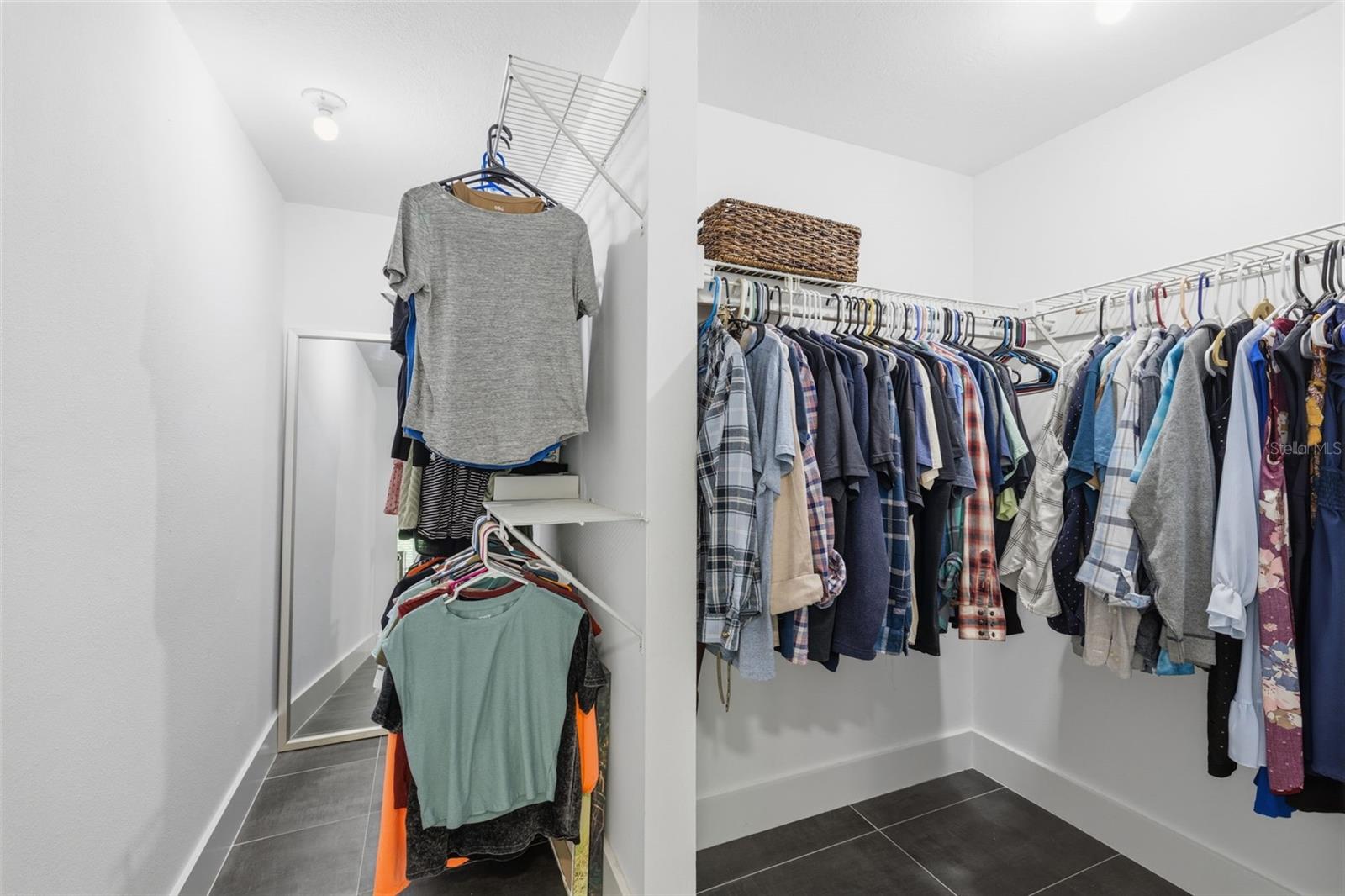 COUNTRY RUN UNIT 1 - Residential