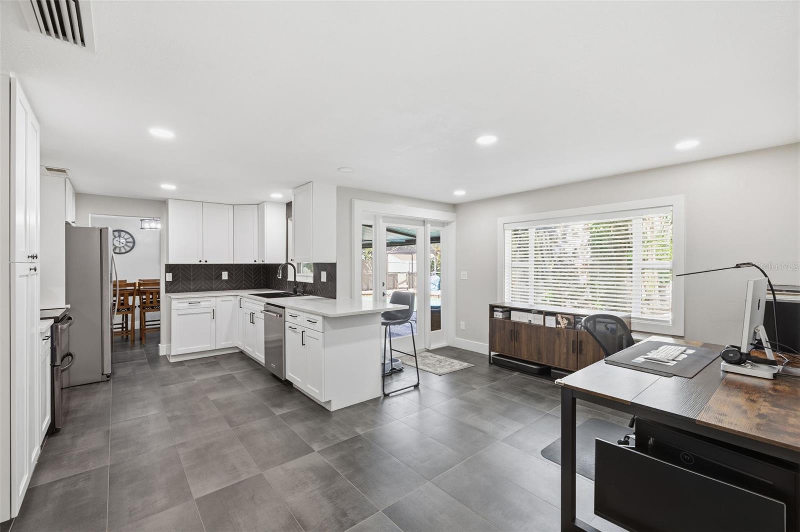COUNTRY RUN UNIT 1 - Residential