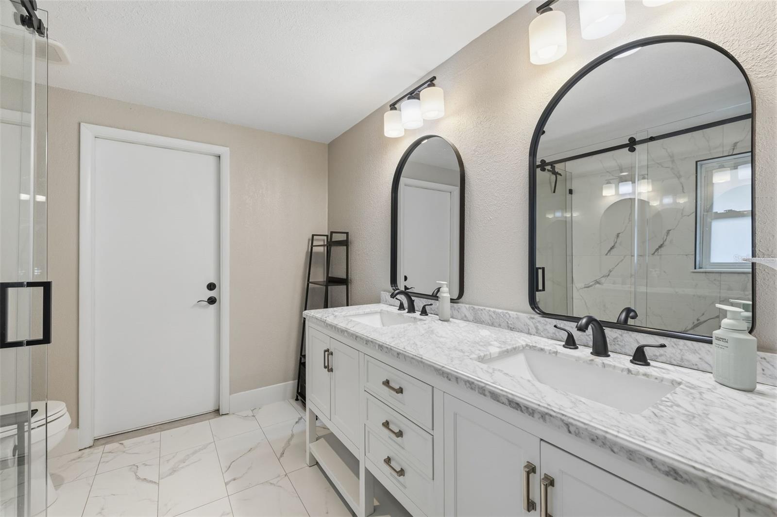 COUNTRY RUN UNIT 1 - Residential