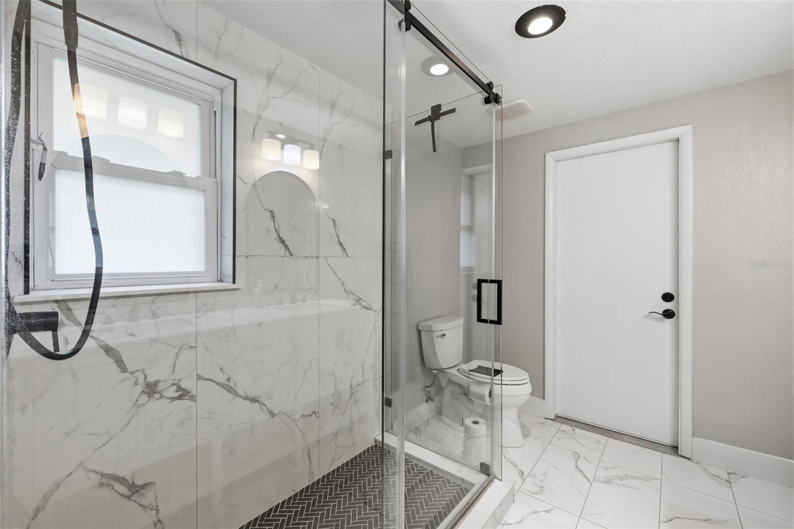 COUNTRY RUN UNIT 1 - Residential
