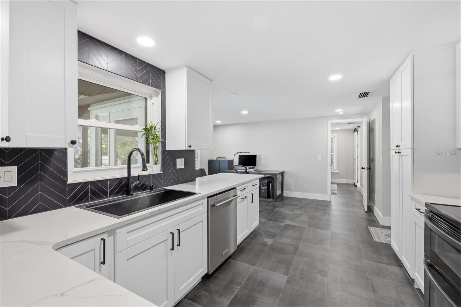 COUNTRY RUN UNIT 1 - Residential
