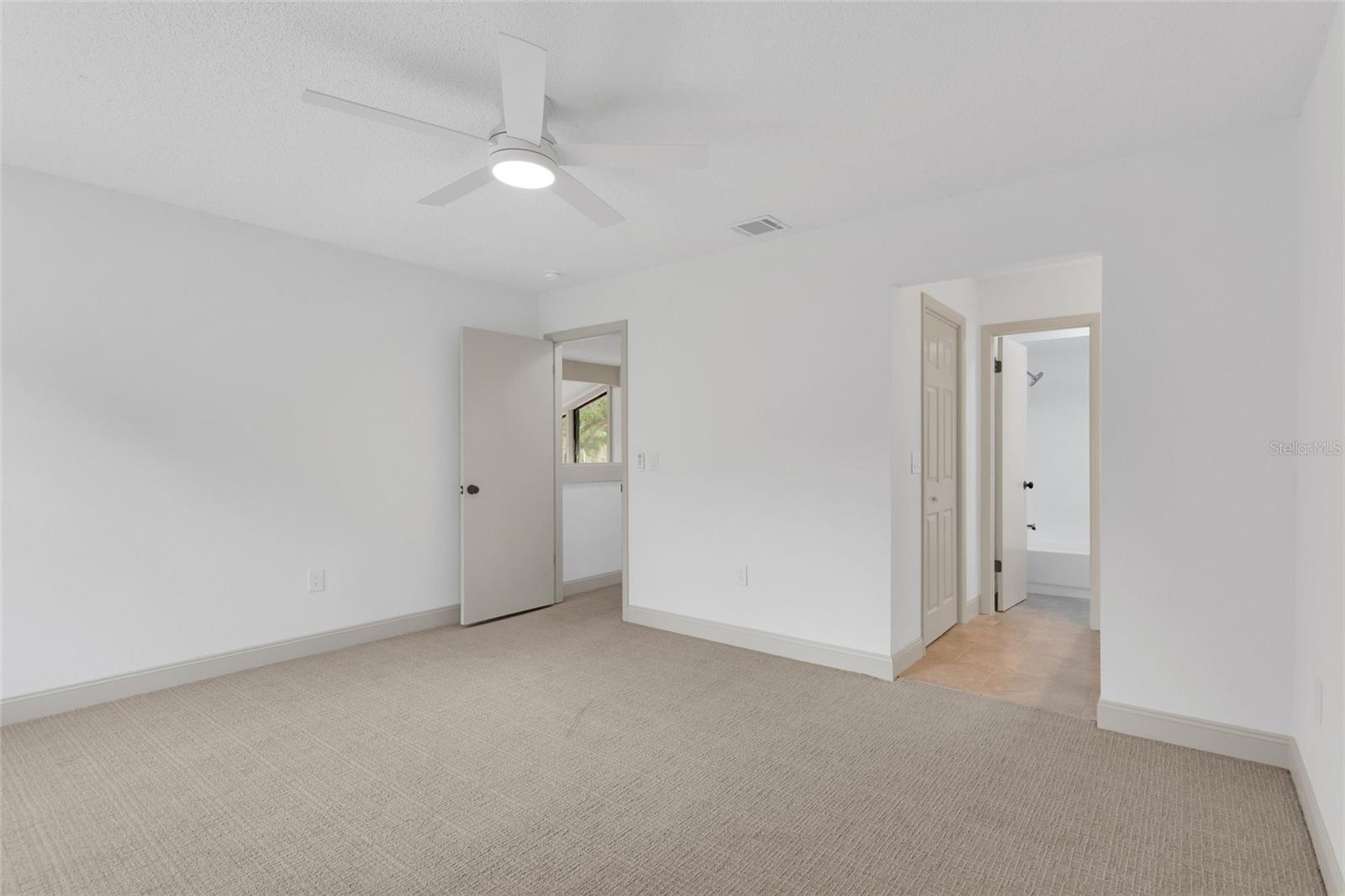 LAKE ST GEORGE-UNIT 1 - Residential