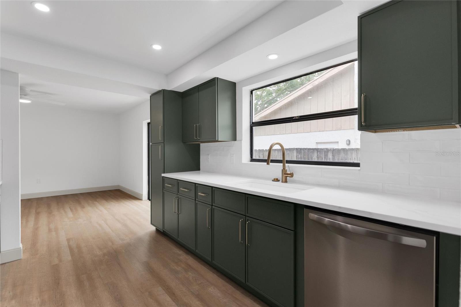 LAKE ST GEORGE-UNIT 1 - Residential