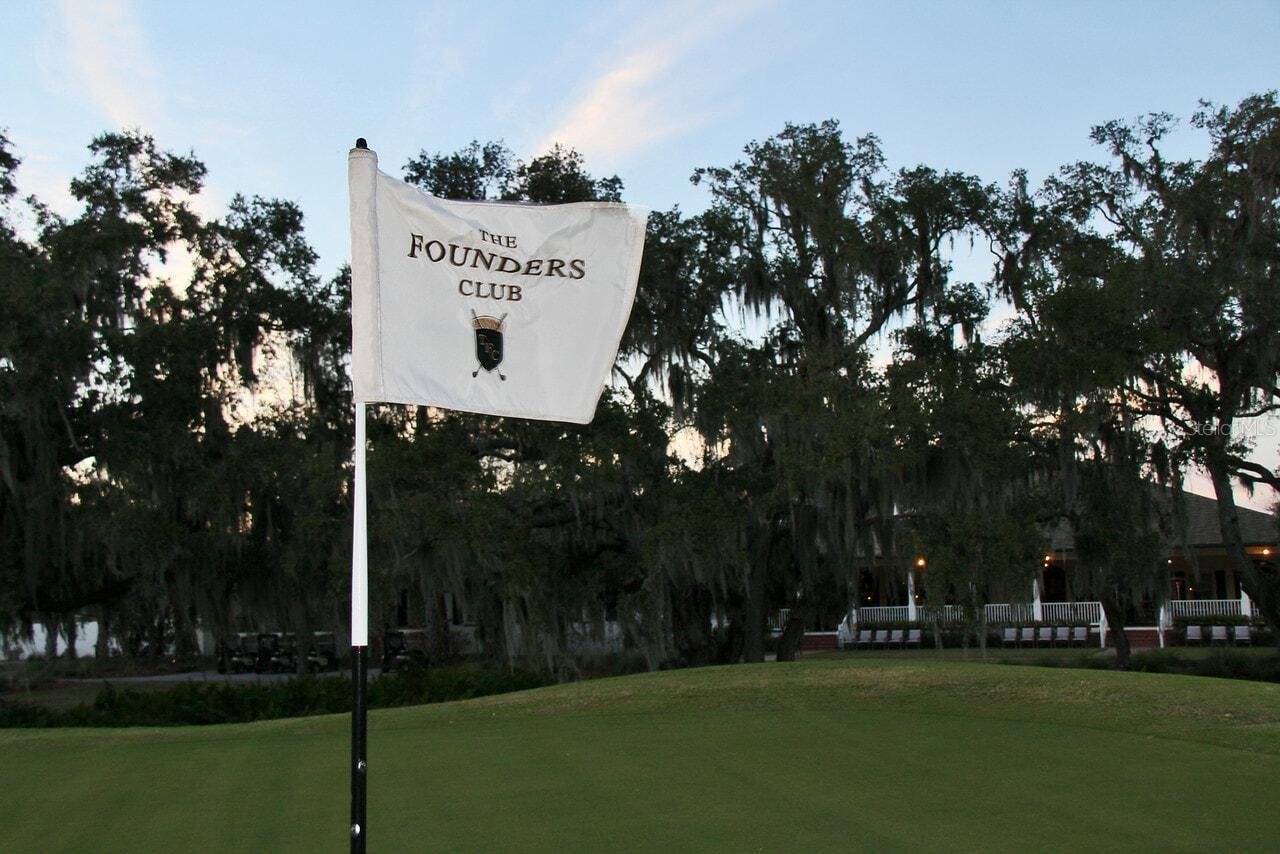 FOUNDERS CLUB - Residential