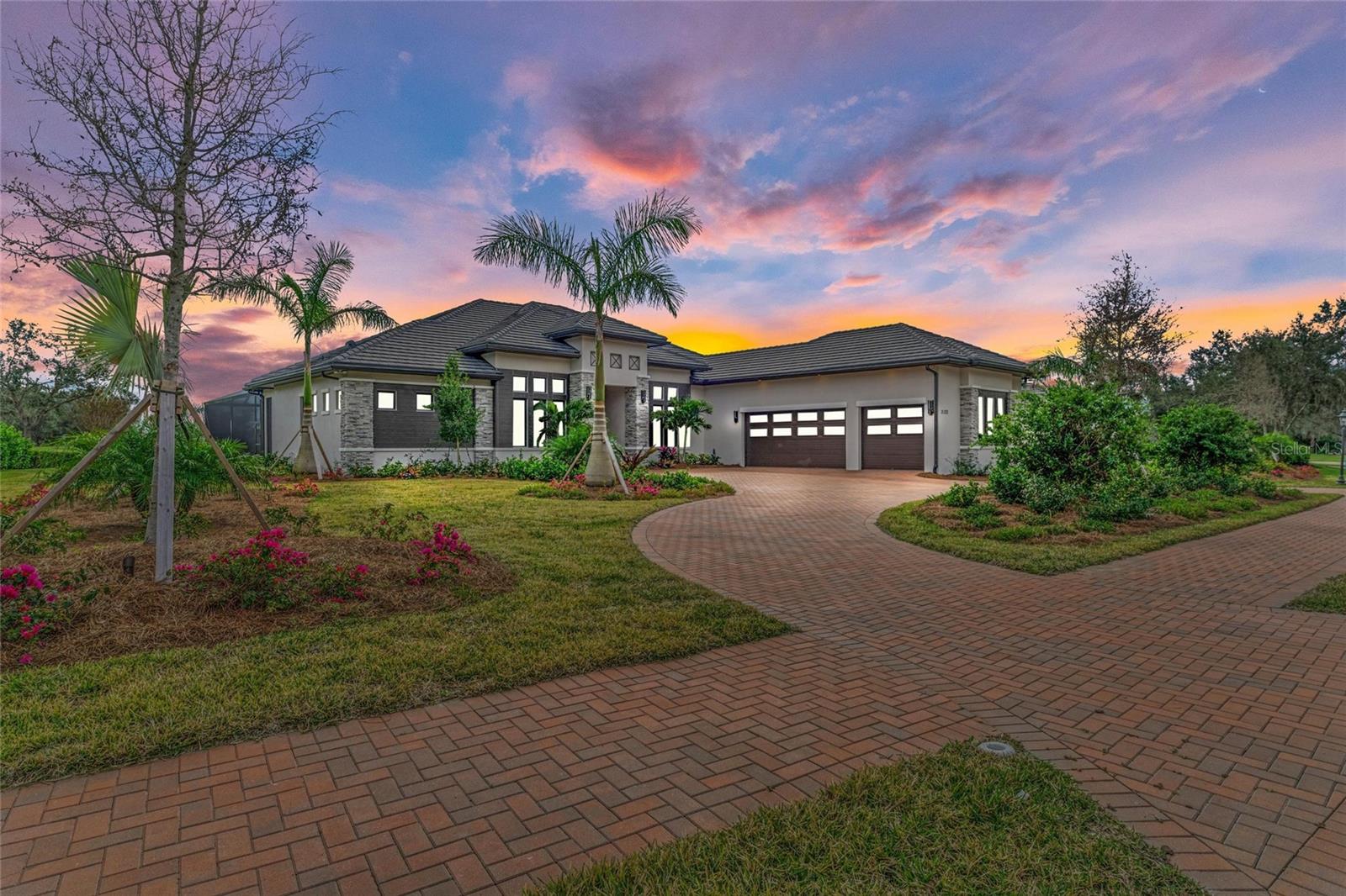 FOUNDERS CLUB - Residential