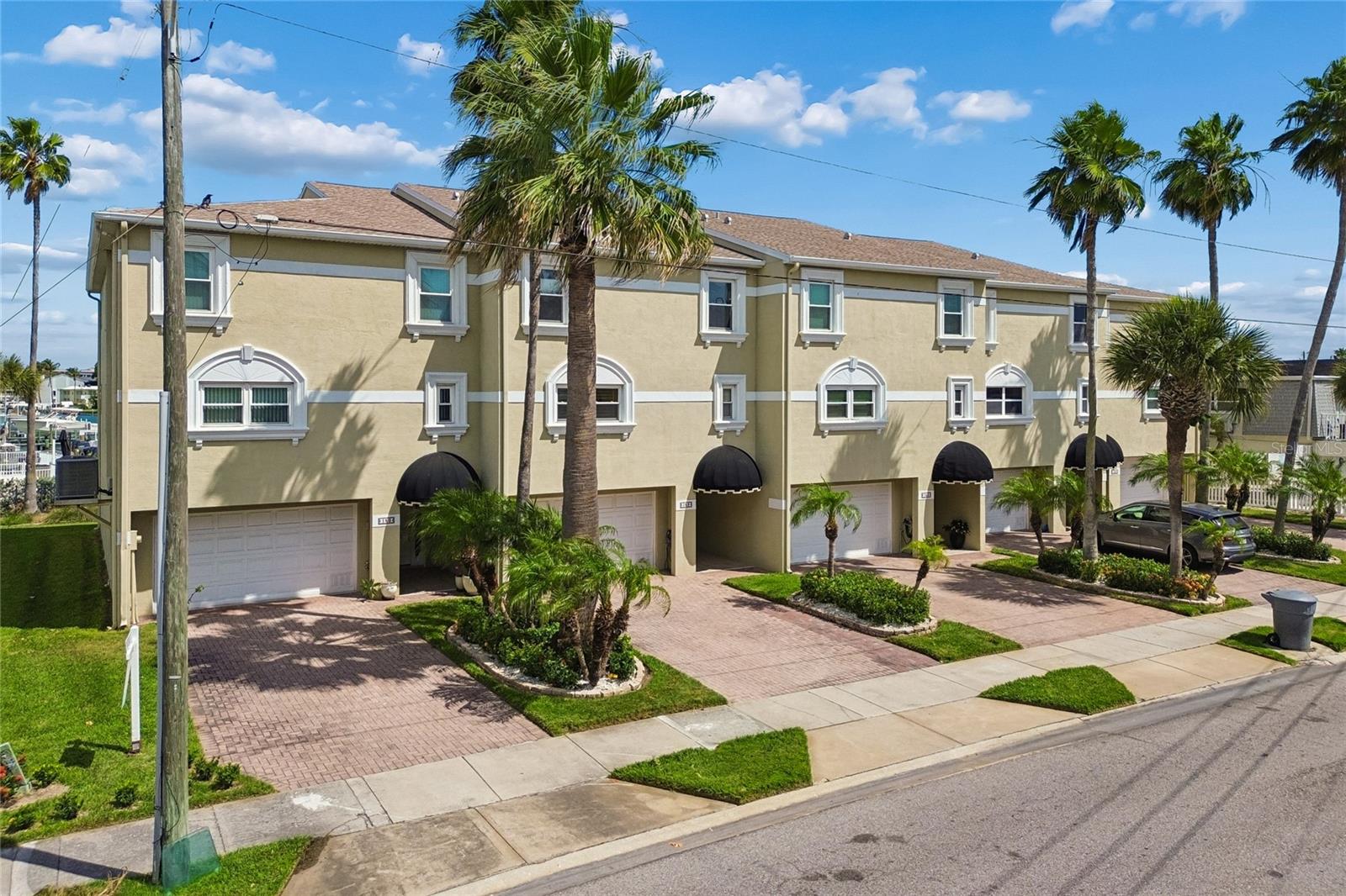 ISLAND TWNHMS TREASURE ISLAND - Residential