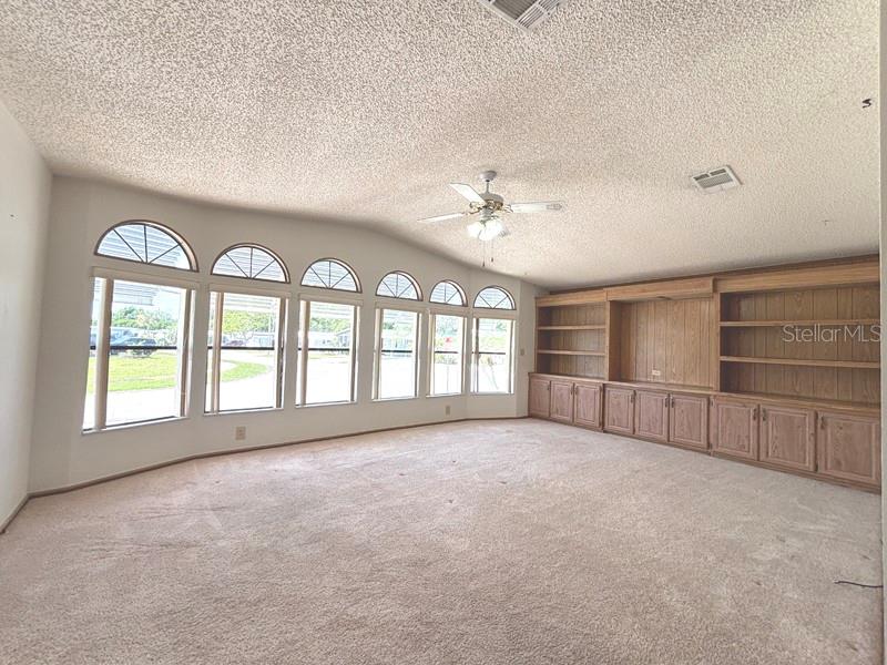 LAURELWOOD MOBILE ESTATES UNIT 01 - Residential