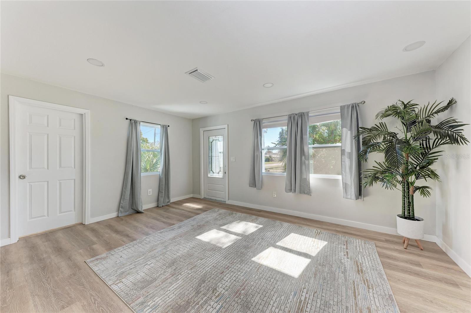 ORANGE ESTATES - Residential