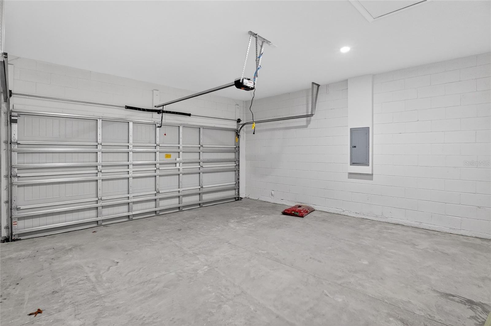 CITRUS SPGS UNIT 11 - Residential Lease