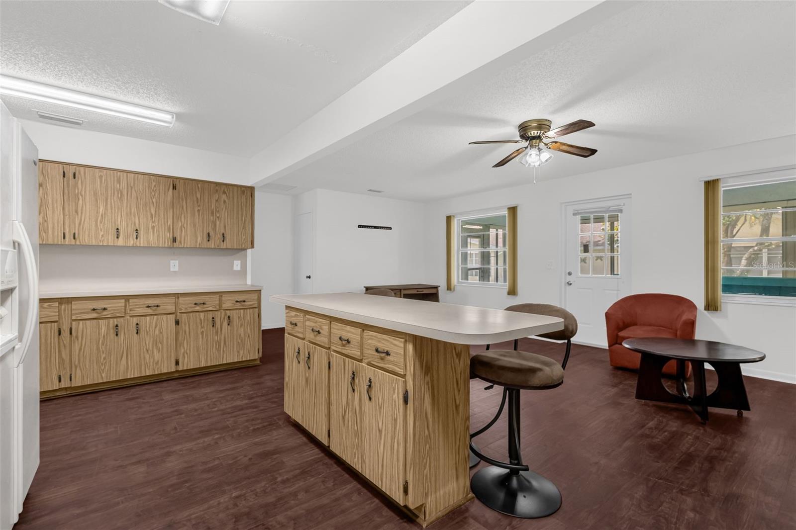 CIRCLE SQUARE WOODS - Residential