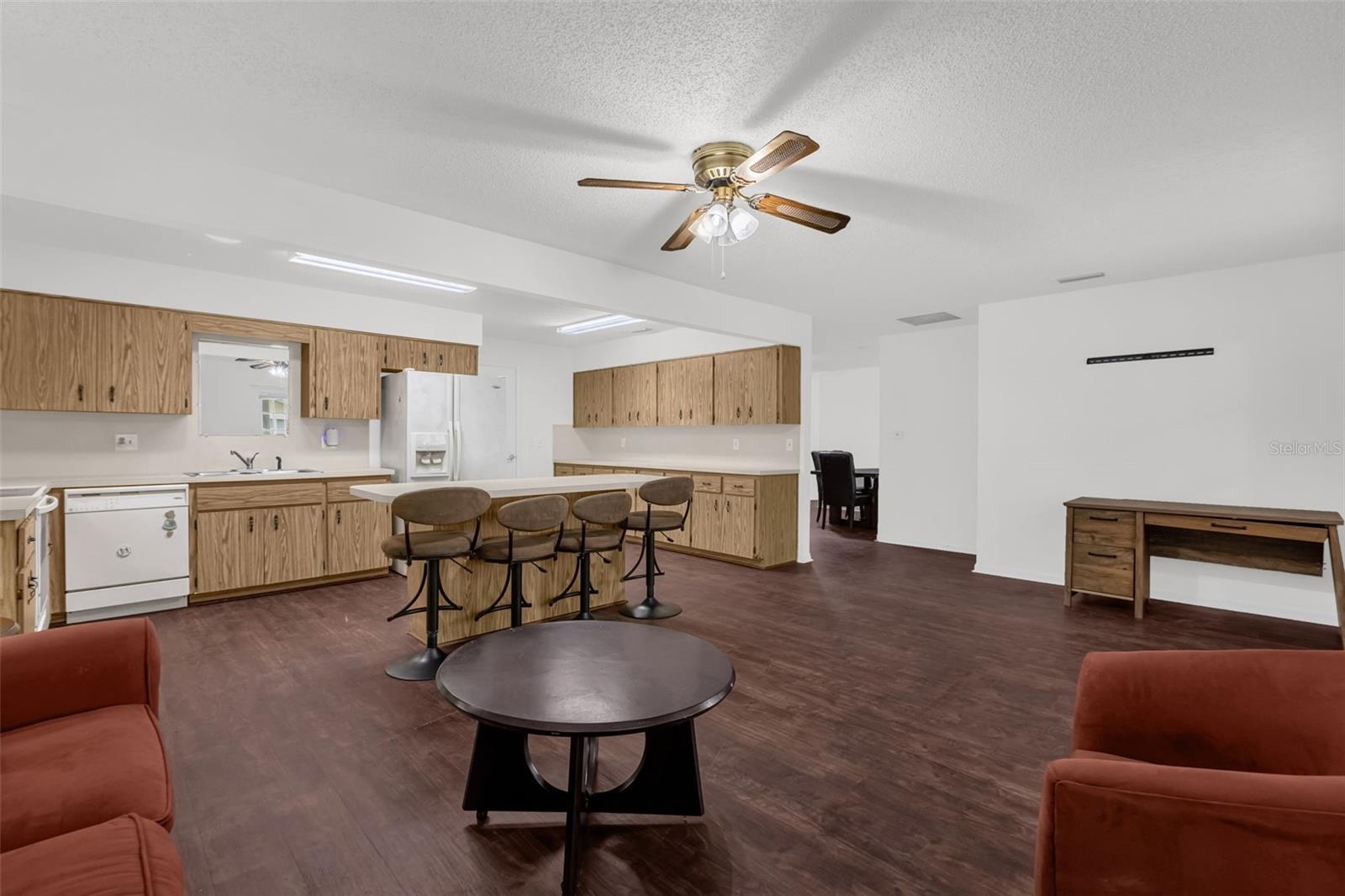 CIRCLE SQUARE WOODS - Residential
