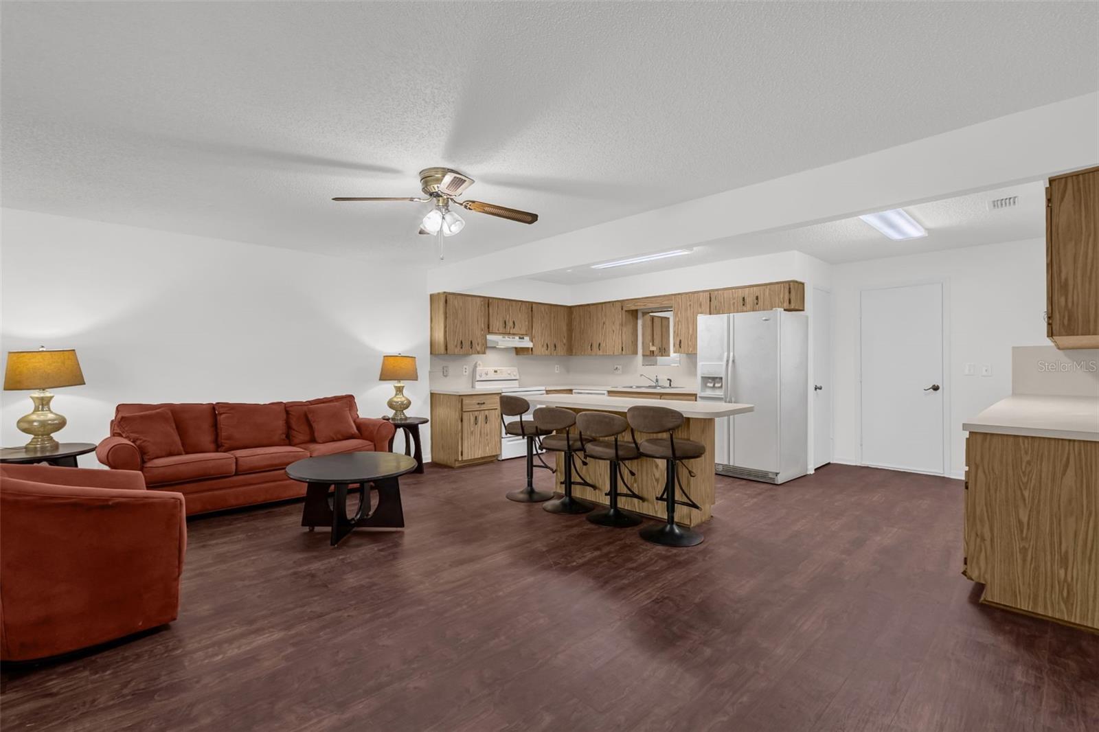 CIRCLE SQUARE WOODS - Residential