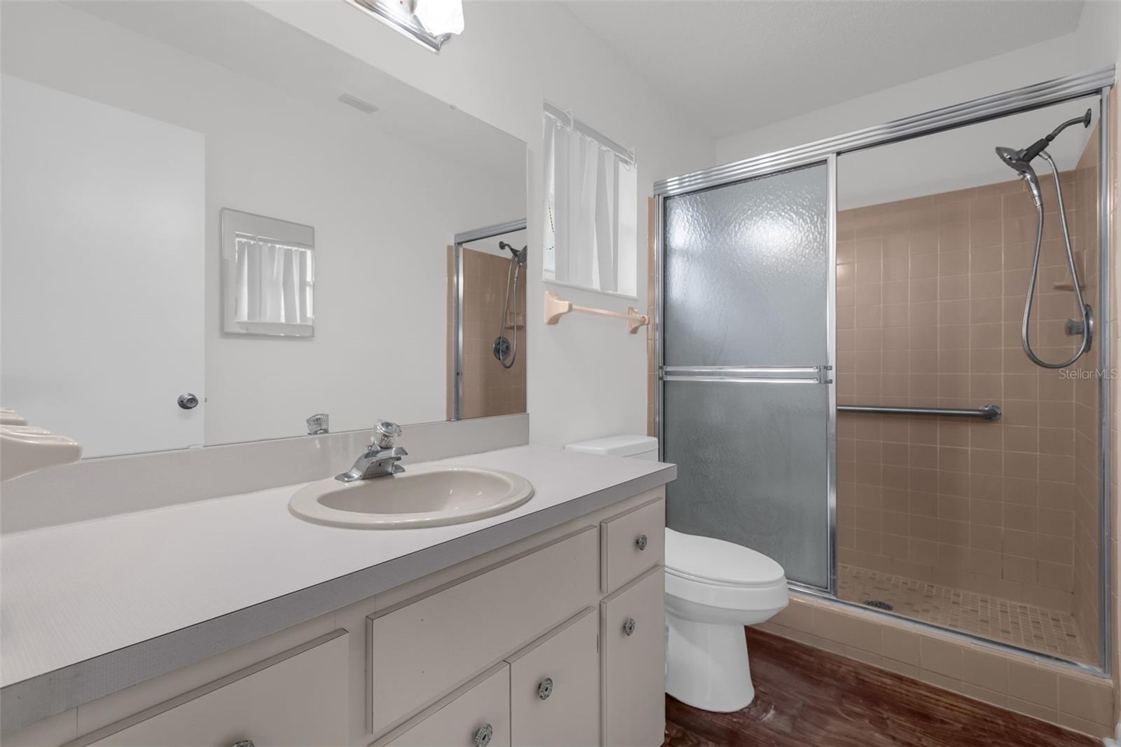 CIRCLE SQUARE WOODS - Residential