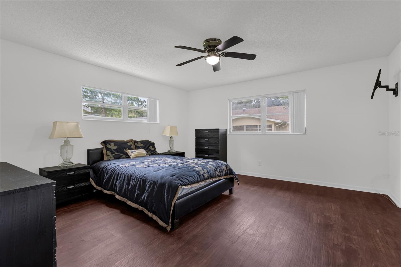 CIRCLE SQUARE WOODS - Residential