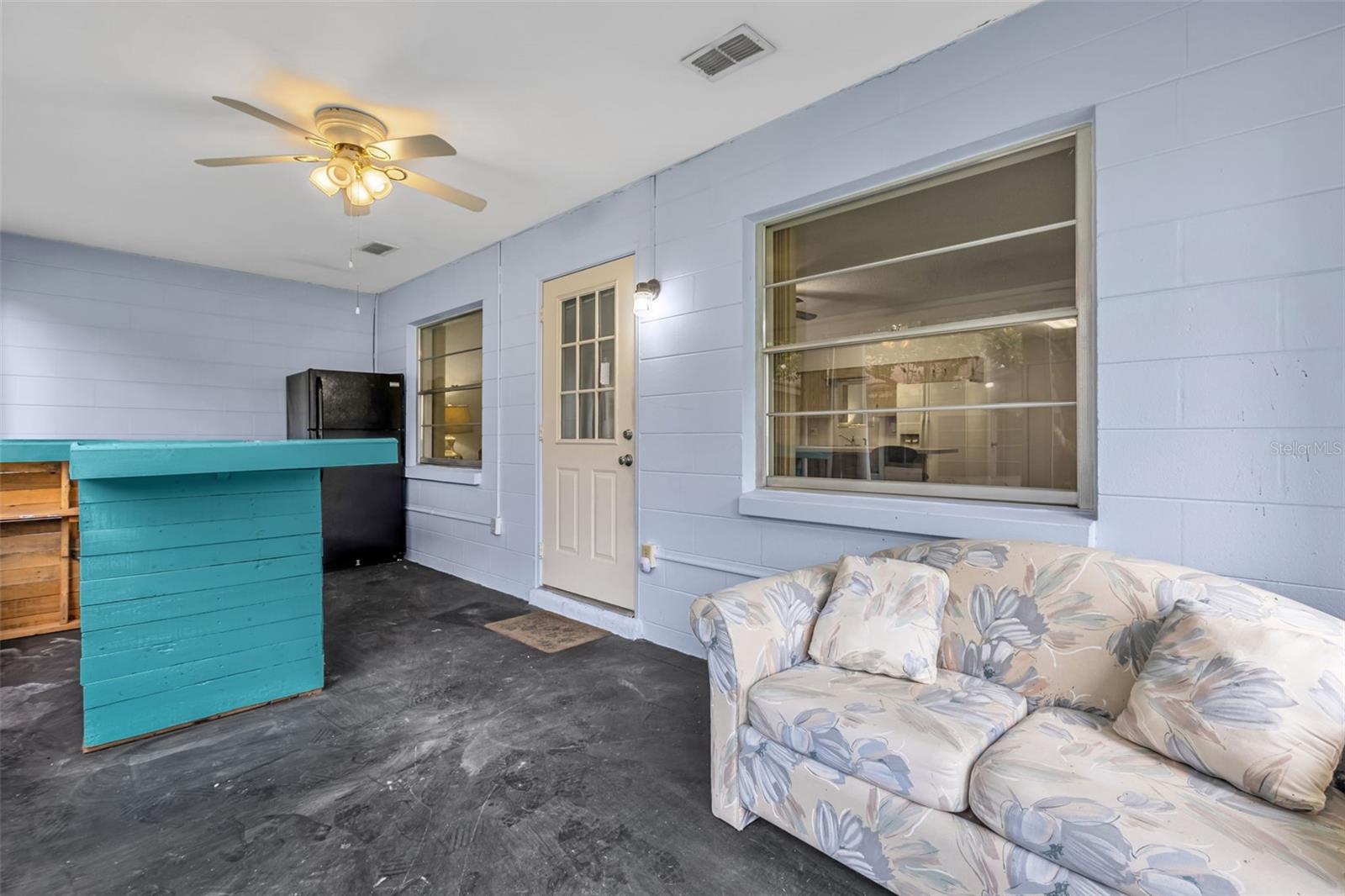 CIRCLE SQUARE WOODS - Residential