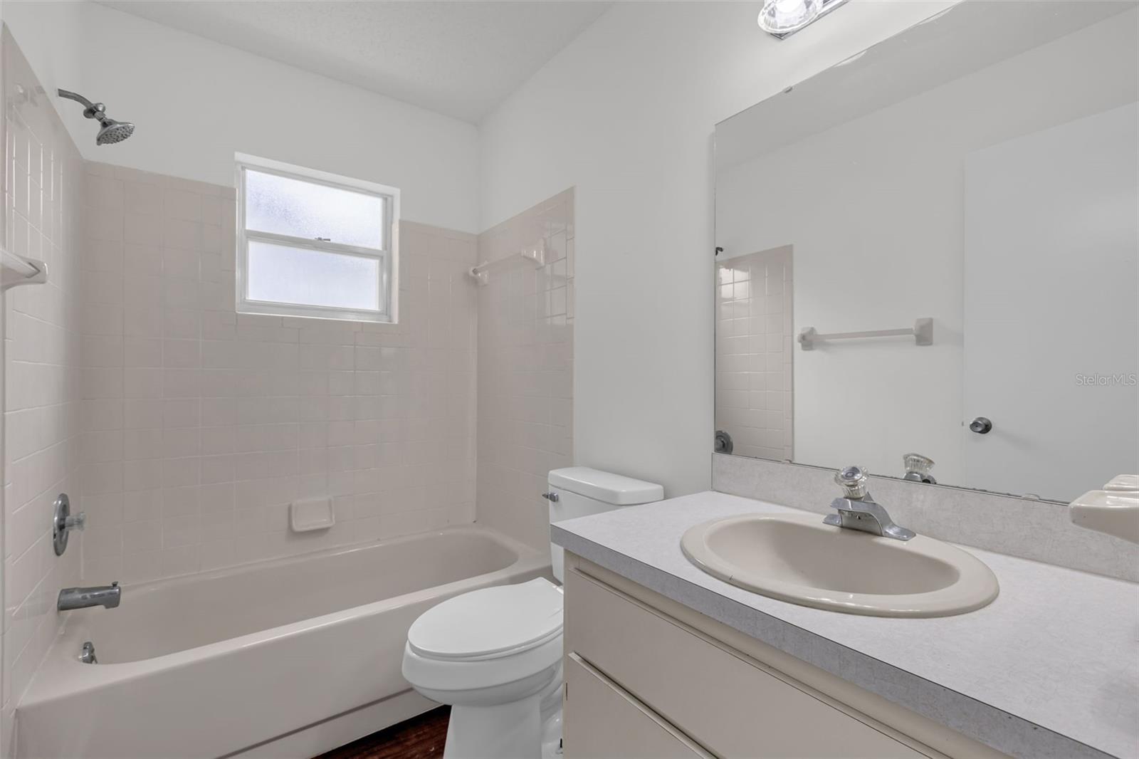 CIRCLE SQUARE WOODS - Residential