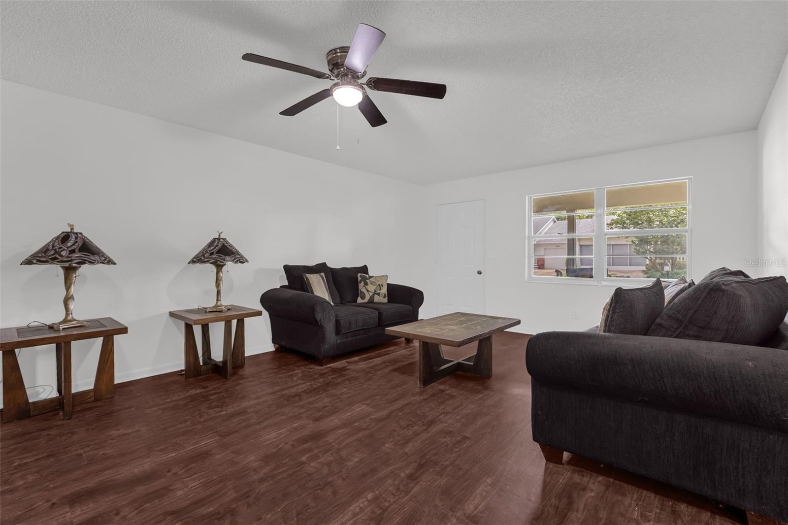 CIRCLE SQUARE WOODS - Residential