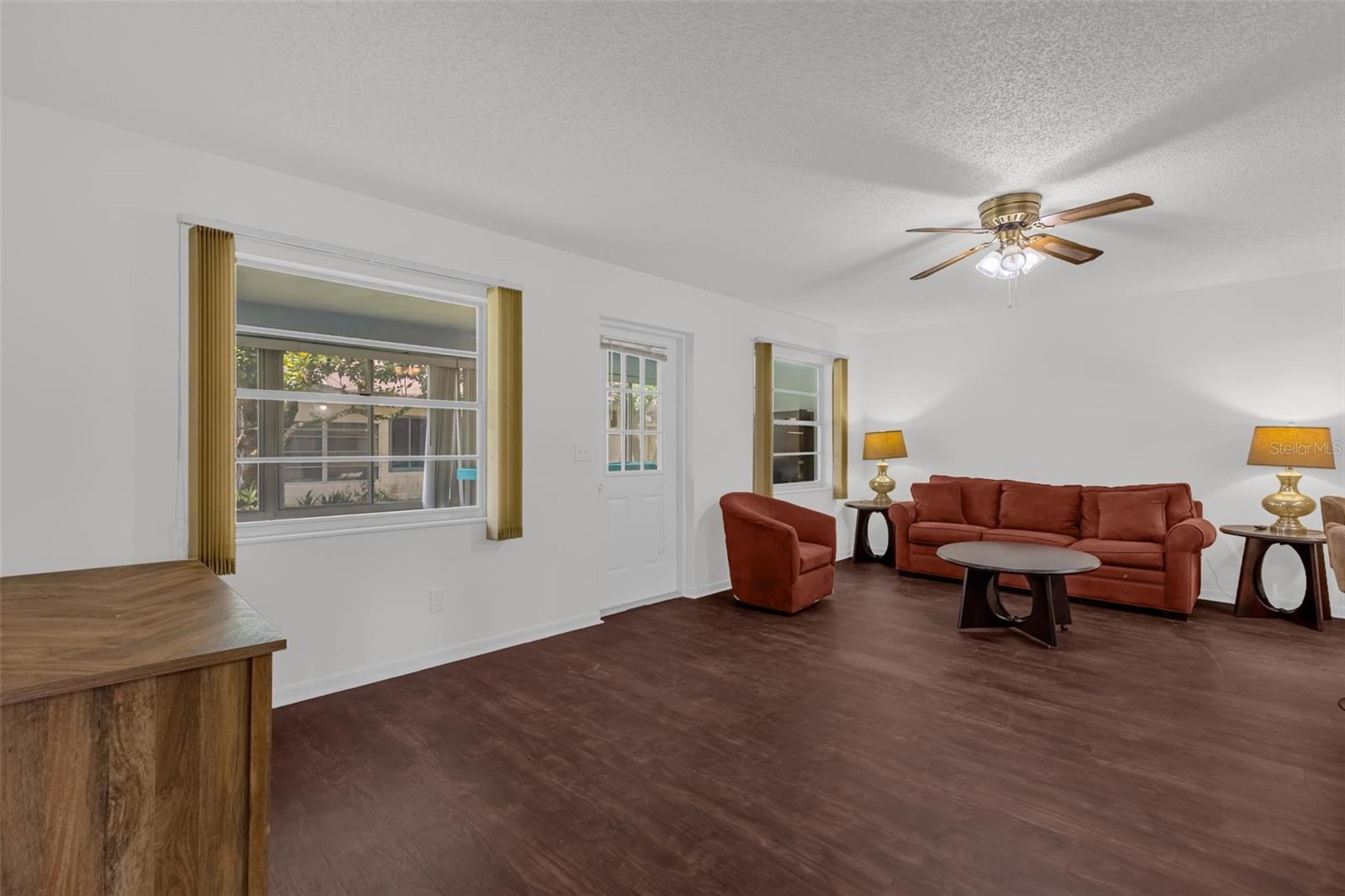 CIRCLE SQUARE WOODS - Residential