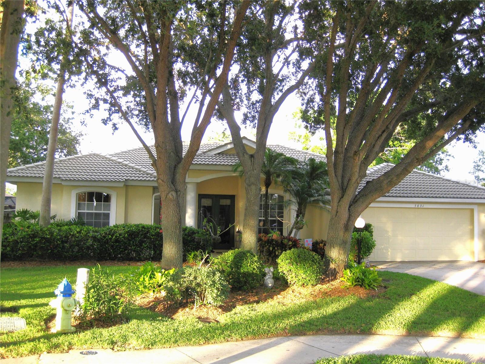 This is it!  The executive family pool home you've been looking for. One of the largest floorplans on one of the largest lots in beautiful Three Oaks neighborhood.  True 4 bedroom/3 bath PLUS a den/office has all the room you need! This immaculate home has formal living room with formal dining room, plus a open kitchen/dinette/family room for entertaining.  Aquarium window and huge 8' sliding glass doors allow you to view the amazing open pool/patio area and park-like back yard that is completely fenced with 6' wood privacy fence and has mature oak trees, cypress & elm trees, and mature privacy hedges. Enjoy the outside year-round with gas heated pool and hot tub, hot/cold outside shower and grilling area with propane hookup.  Home has vaulted ceilings, custom window treatments, glass front entry doors, ceiling fans throughout, and built-in entertainment center with mantel. Large master suite has large walk-in shower, garden tub, and double sinks. You will enjoy the quite cul-de-sac location, quick access to shopping, dining and I-75, plus this home has all the top-rated schools!