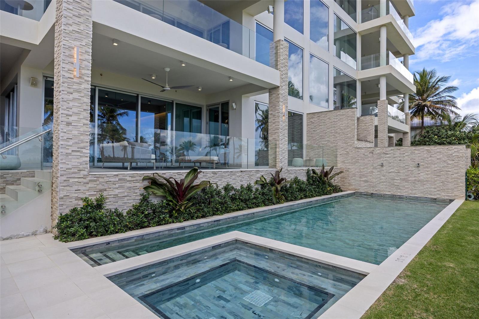 OCEAN DRIVE RESIDENCES - Residential