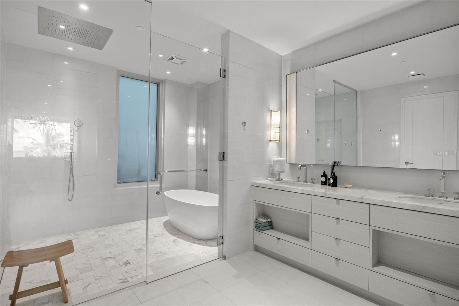 OCEAN DRIVE RESIDENCES - Residential