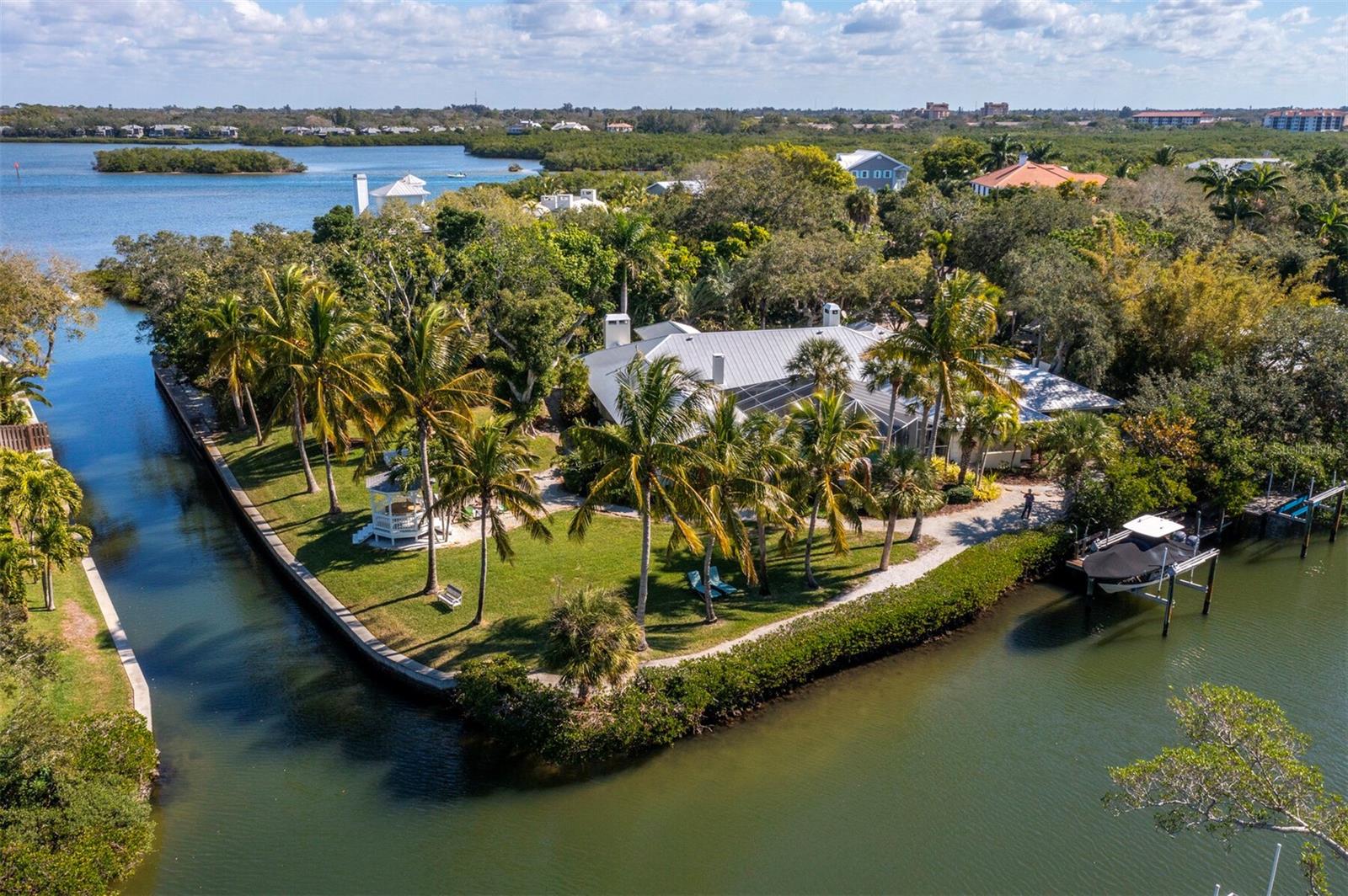 HIDDEN HARBOR - Residential