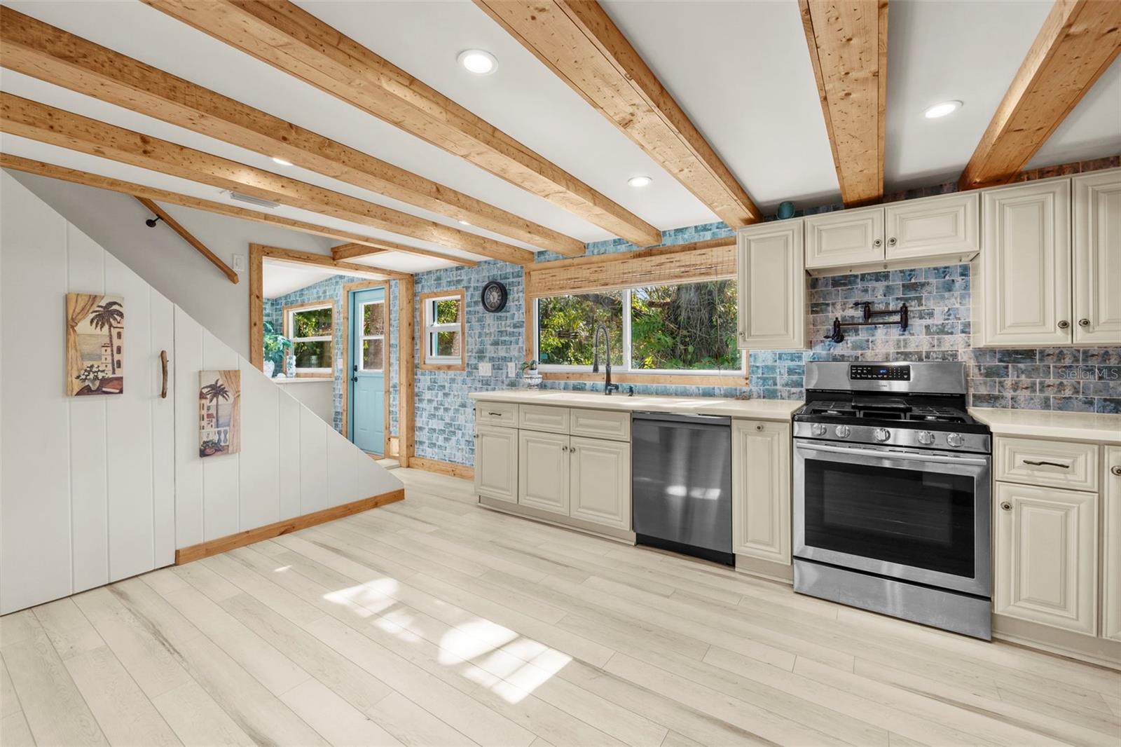 TUCKERS SUB - Residential