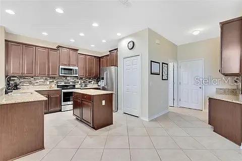 GROVELAND WATERSIDE POINTE PH 01 - Residential Lease