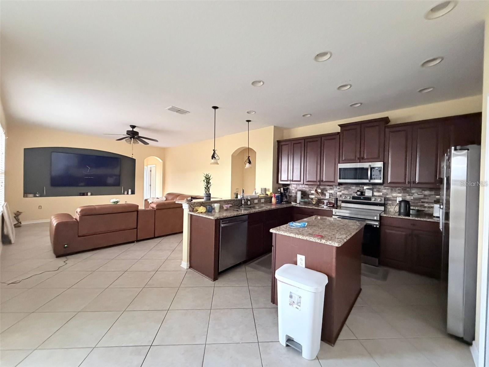 GROVELAND WATERSIDE POINTE PH 01 - Residential Lease