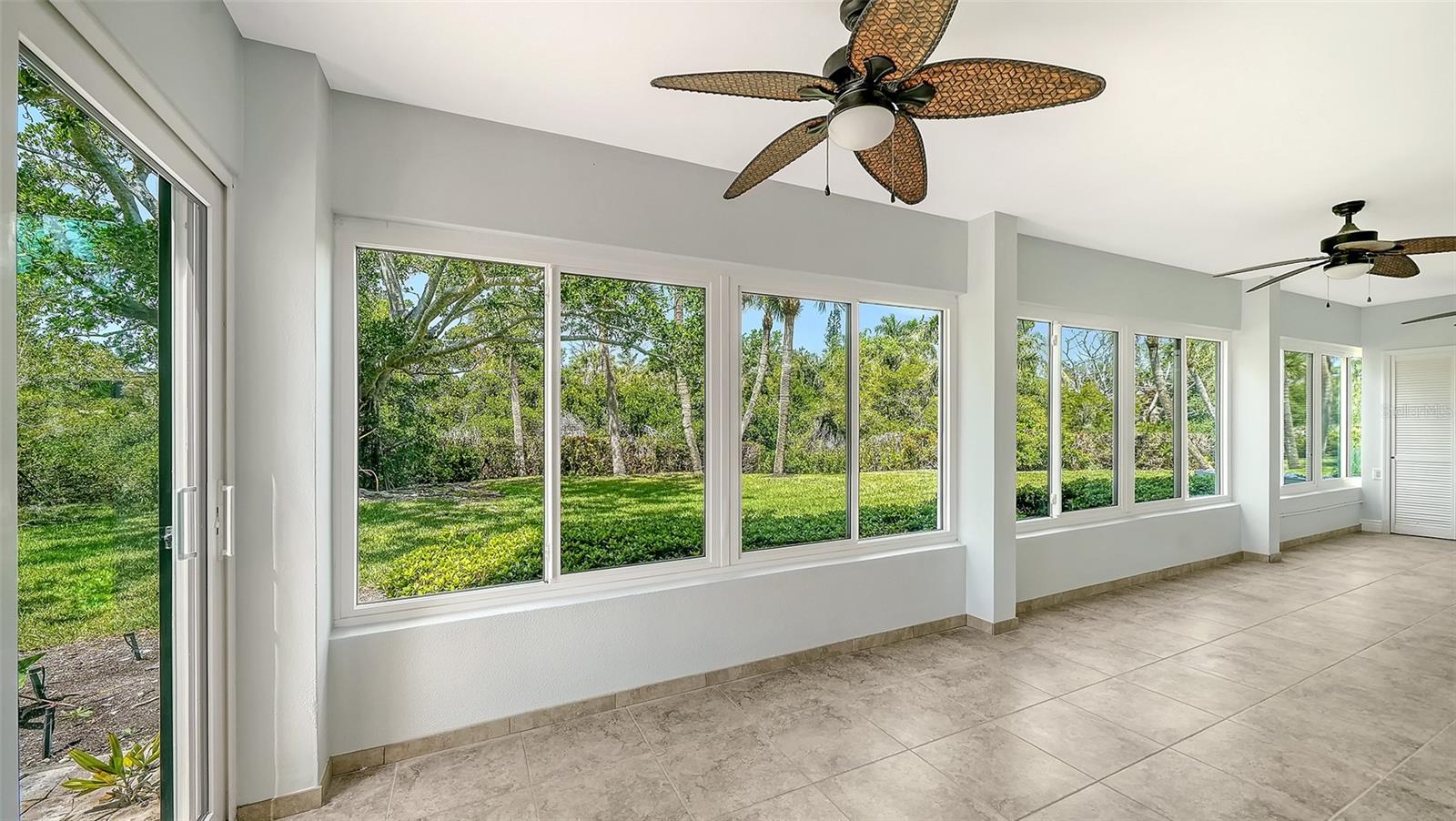 WHISPERING SANDS - Residential