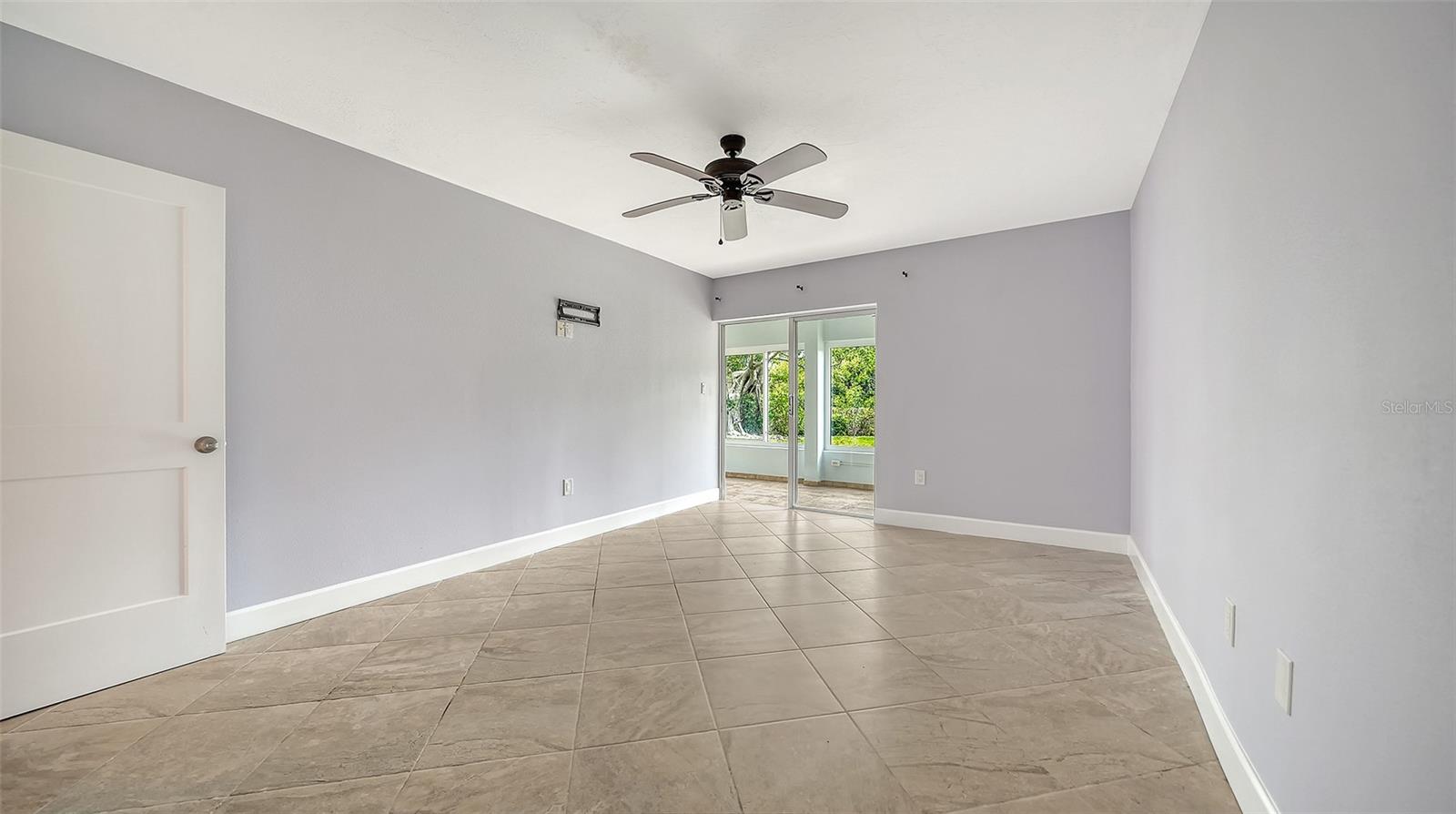 WHISPERING SANDS - Residential