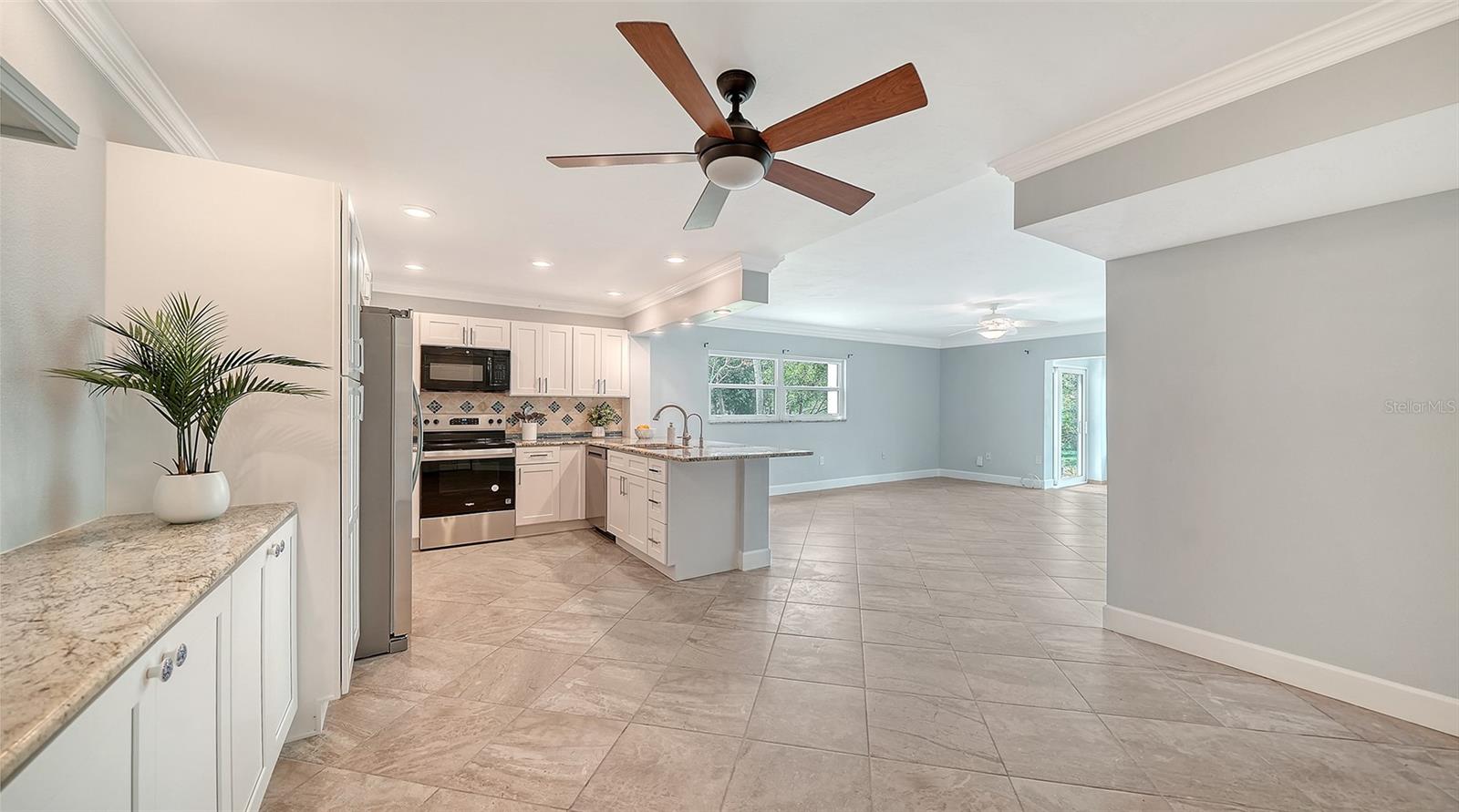 WHISPERING SANDS - Residential