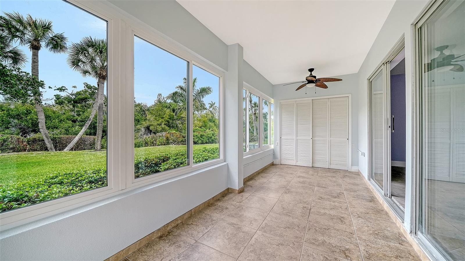 WHISPERING SANDS - Residential