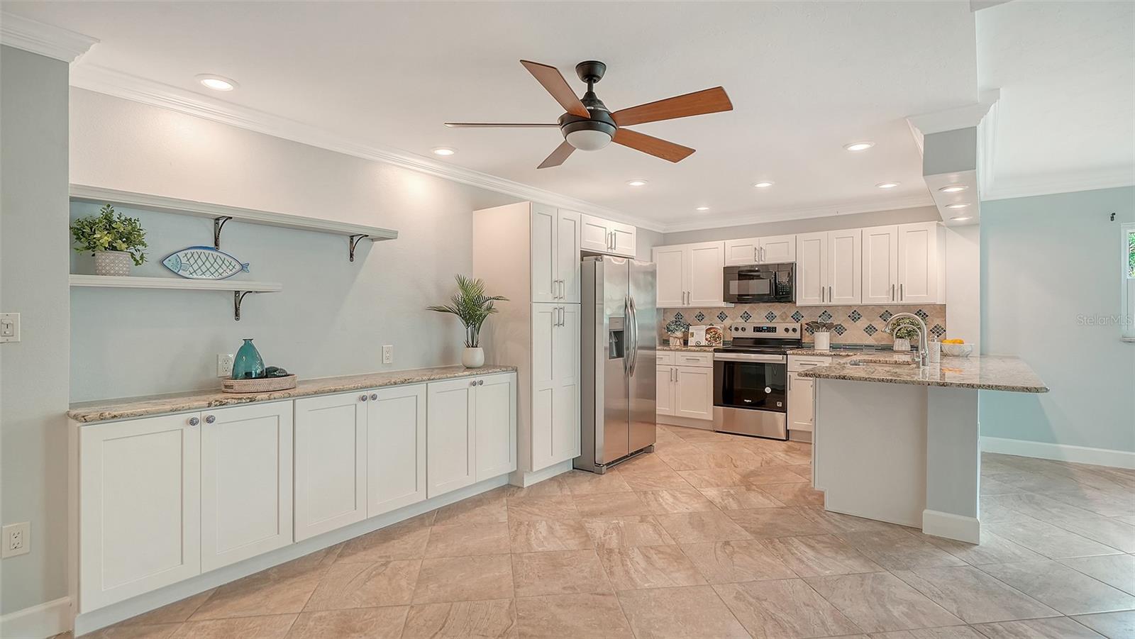 WHISPERING SANDS - Residential