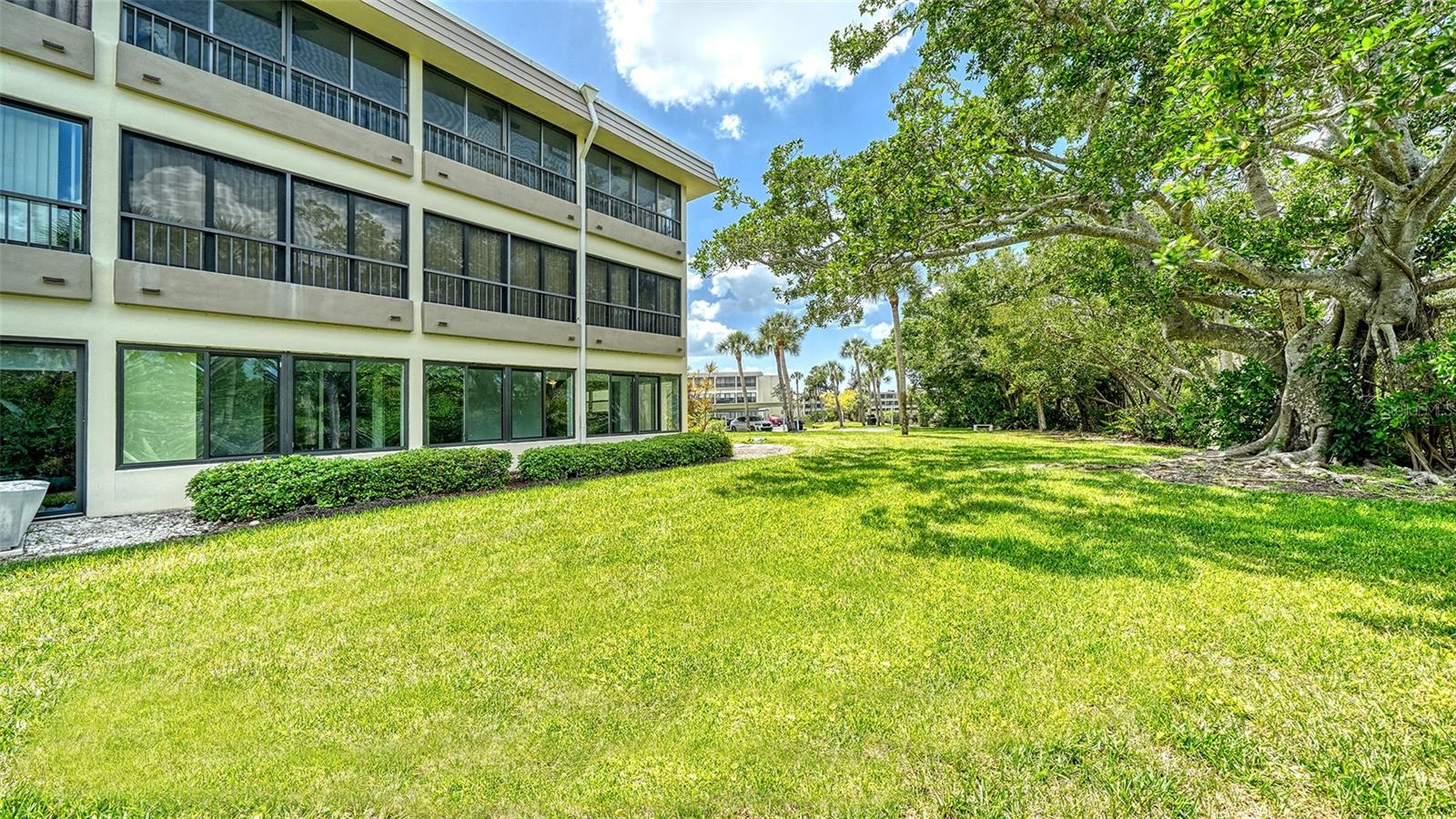 WHISPERING SANDS - Residential
