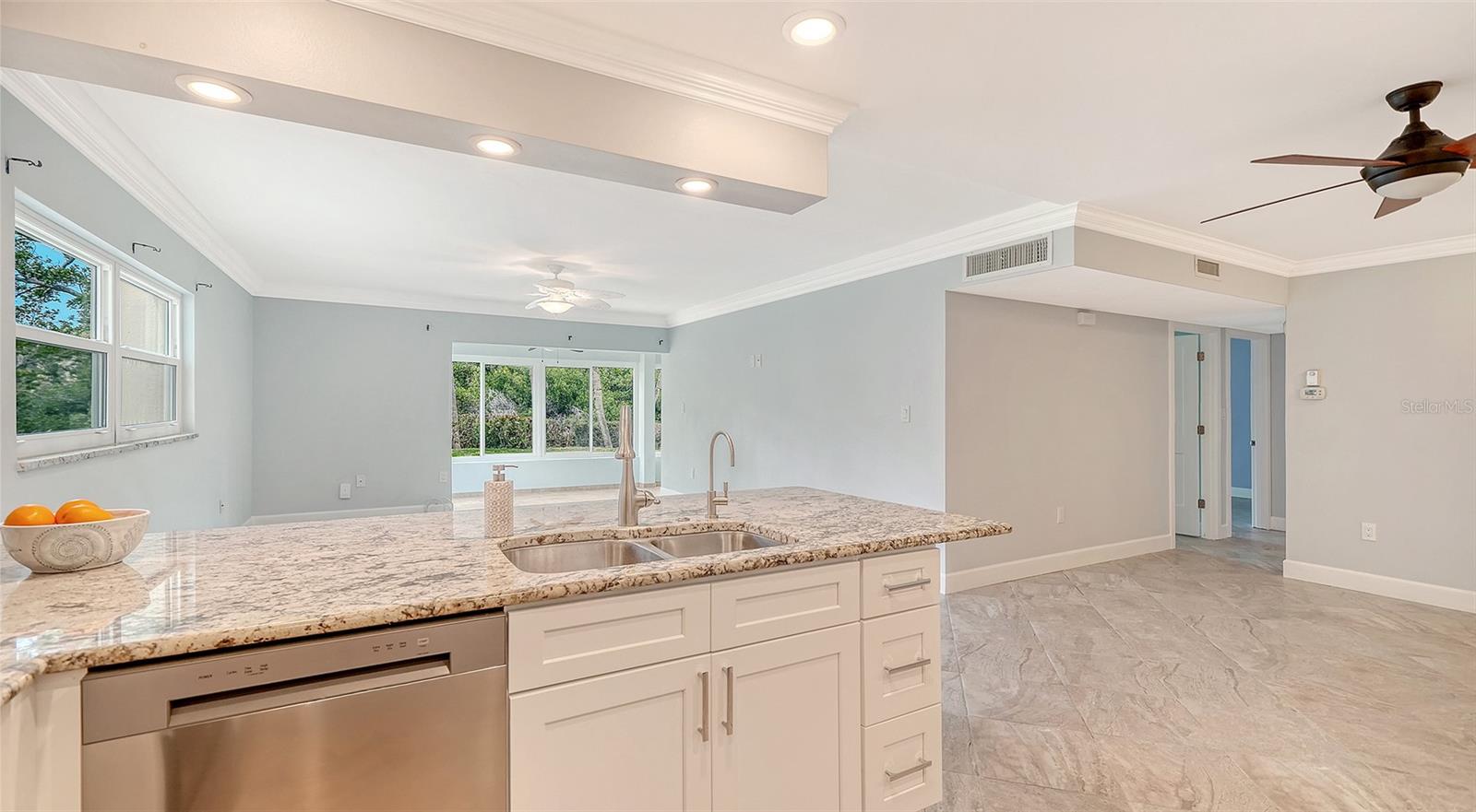 WHISPERING SANDS - Residential
