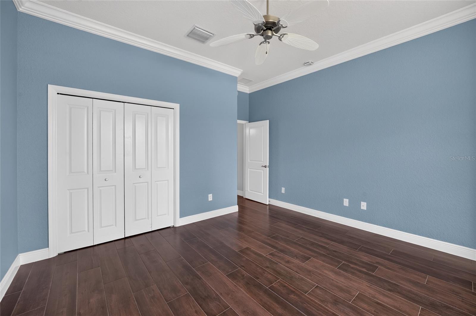 LAKESIDE LANDINGS - THE ENCLAVE - Residential