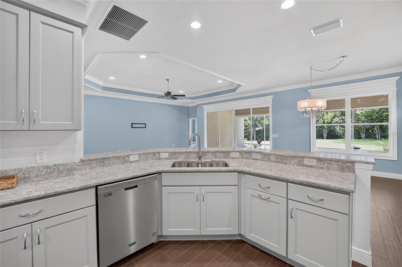 LAKESIDE LANDINGS - THE ENCLAVE - Residential
