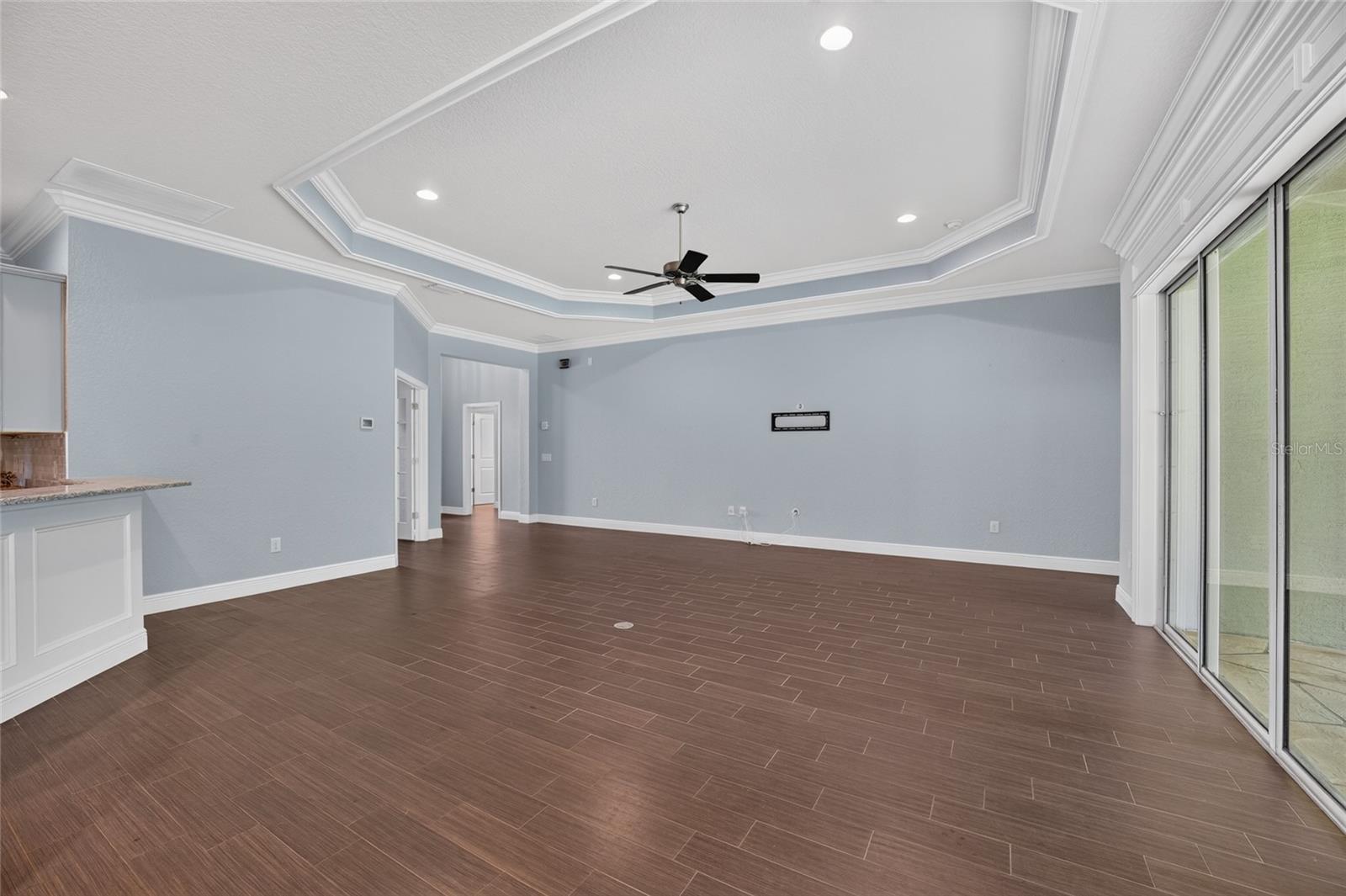 LAKESIDE LANDINGS - THE ENCLAVE - Residential