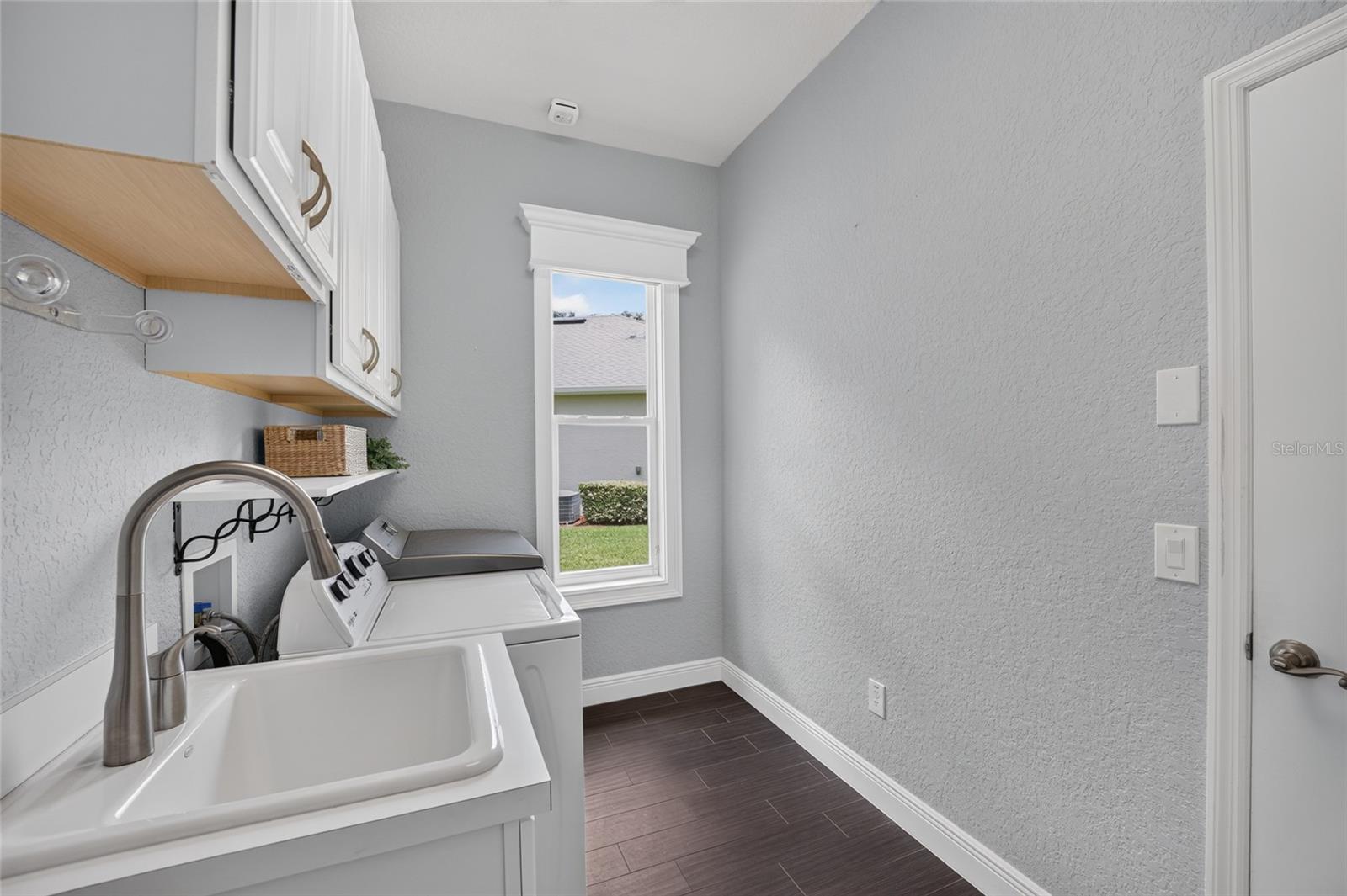 LAKESIDE LANDINGS - THE ENCLAVE - Residential