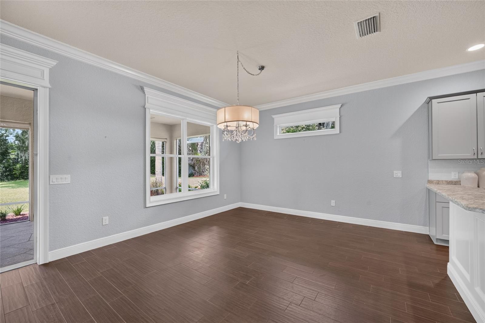 LAKESIDE LANDINGS - THE ENCLAVE - Residential