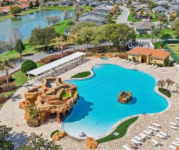 LAKESIDE LANDINGS - THE ENCLAVE - Residential
